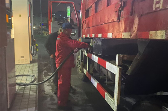 物資公司全力做好加油高峰安全保供活動(dòng) (1).jpg