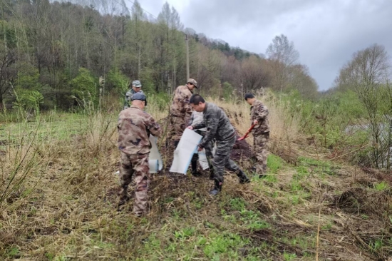 筑牢安全防線 守護(hù)生命家園東北岔林場(chǎng)扎實(shí)開展“防災(zāi)減災(zāi)日”系列活動(dòng)（2）.jpg
