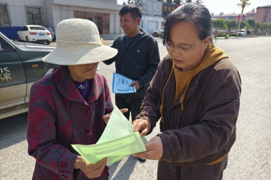 1748937386599305.jpg “典”亮綠色林海 法治護航生態(tài)營林處多措并舉開展民法典宣傳活動(4).jpg