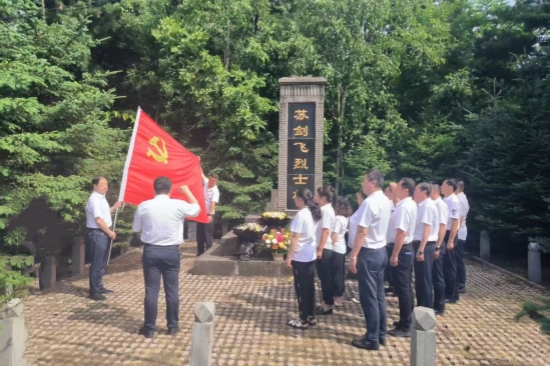 1751598225300603.jpg 傳承紅色基因 筑牢紀律防線 大川林場與物資公司黨支部聯(lián)合開展慶“七一”主題教育活動(3).jpg