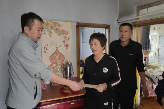 1760080728265580.jpg 大東林場工會(huì)組織開展愛心慰問活動(dòng)(2).jpg