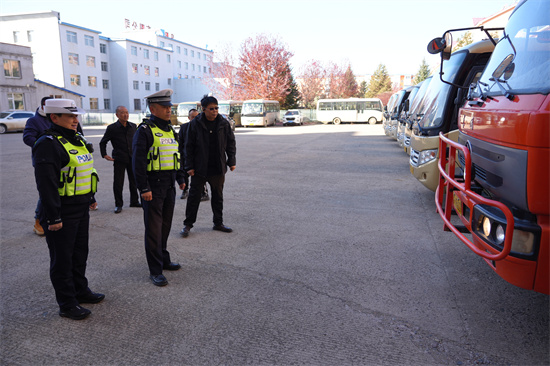 1761810307714606.jpg 筑牢交通防線 嚴守安全底線 泉林公司開展通勤車安全專項檢查(2).jpg