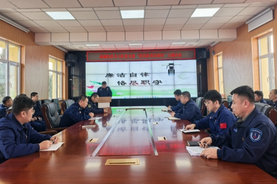 1764035637446554.jpg 機(jī)械化撲火大隊(duì)黨支部開展 “黨員故事話清風(fēng)”主題活動(dòng)(2).jpg